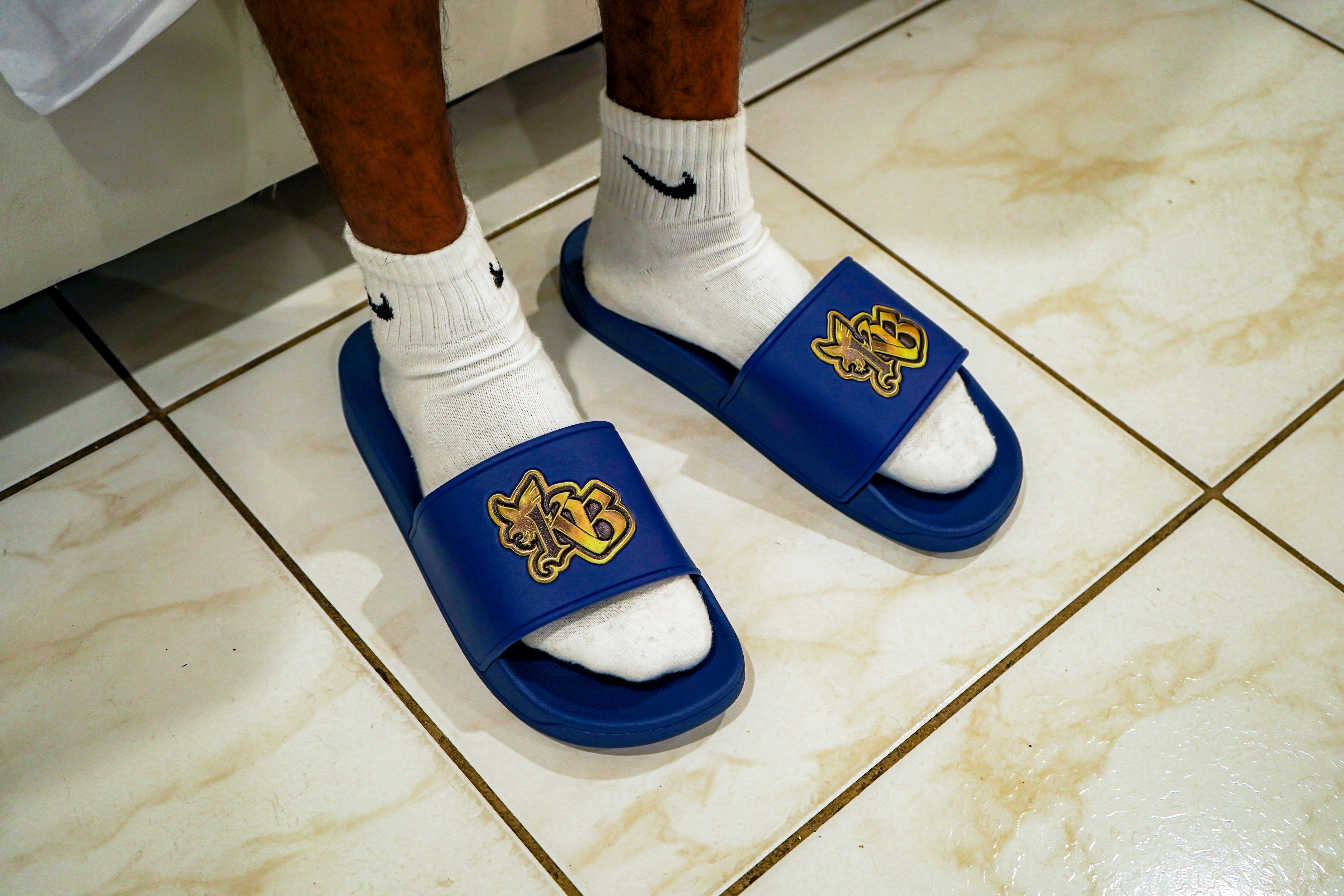 ' 1KB ' Logo Slides